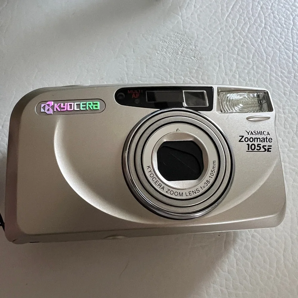 Kyocera Yashica Zoomate 105SE 35mm Film Camera Gift Kit Vintage